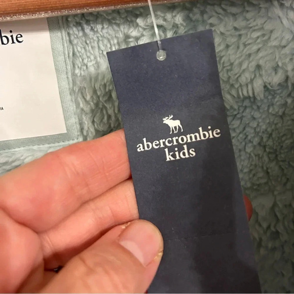 NWT Abercrombie kids size 15/16 super soft fleece jacket. Zip and snap up. Aqua - Picture 8 of 10